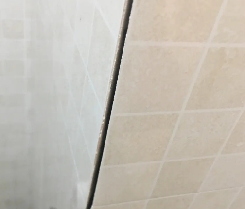 邵武瓷砖空鼓维修公司分享阳台瓷砖脱落的修复过程可以分为以下几个步骤